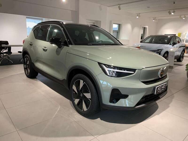 Sage green Nuova 2025 Volvo EX40 Plus SUV | 47.900 € - Immagine 1/4