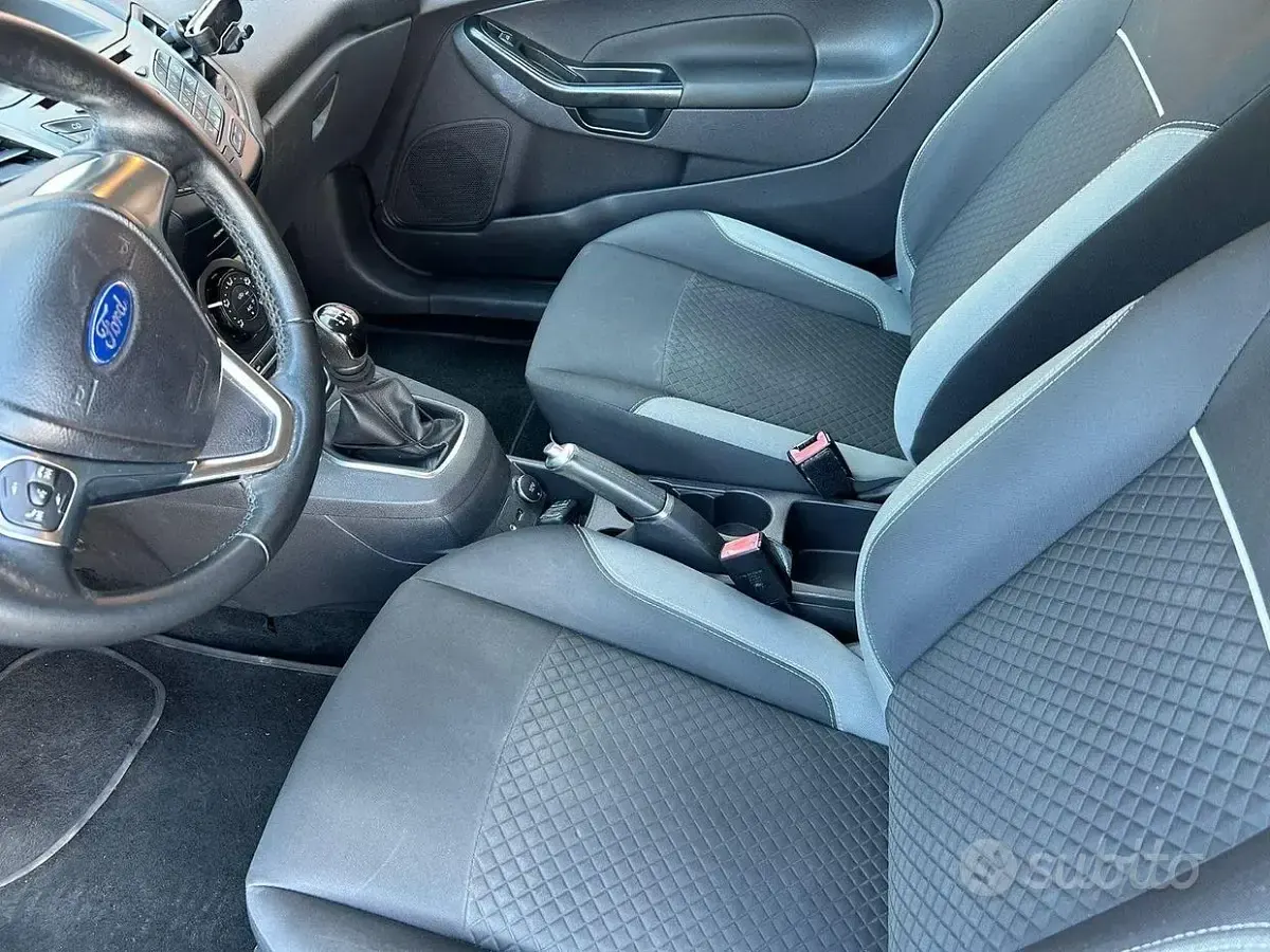 Usata Ford Fiesta 100 CV (73 kW) 2021 Nero Utilitaria