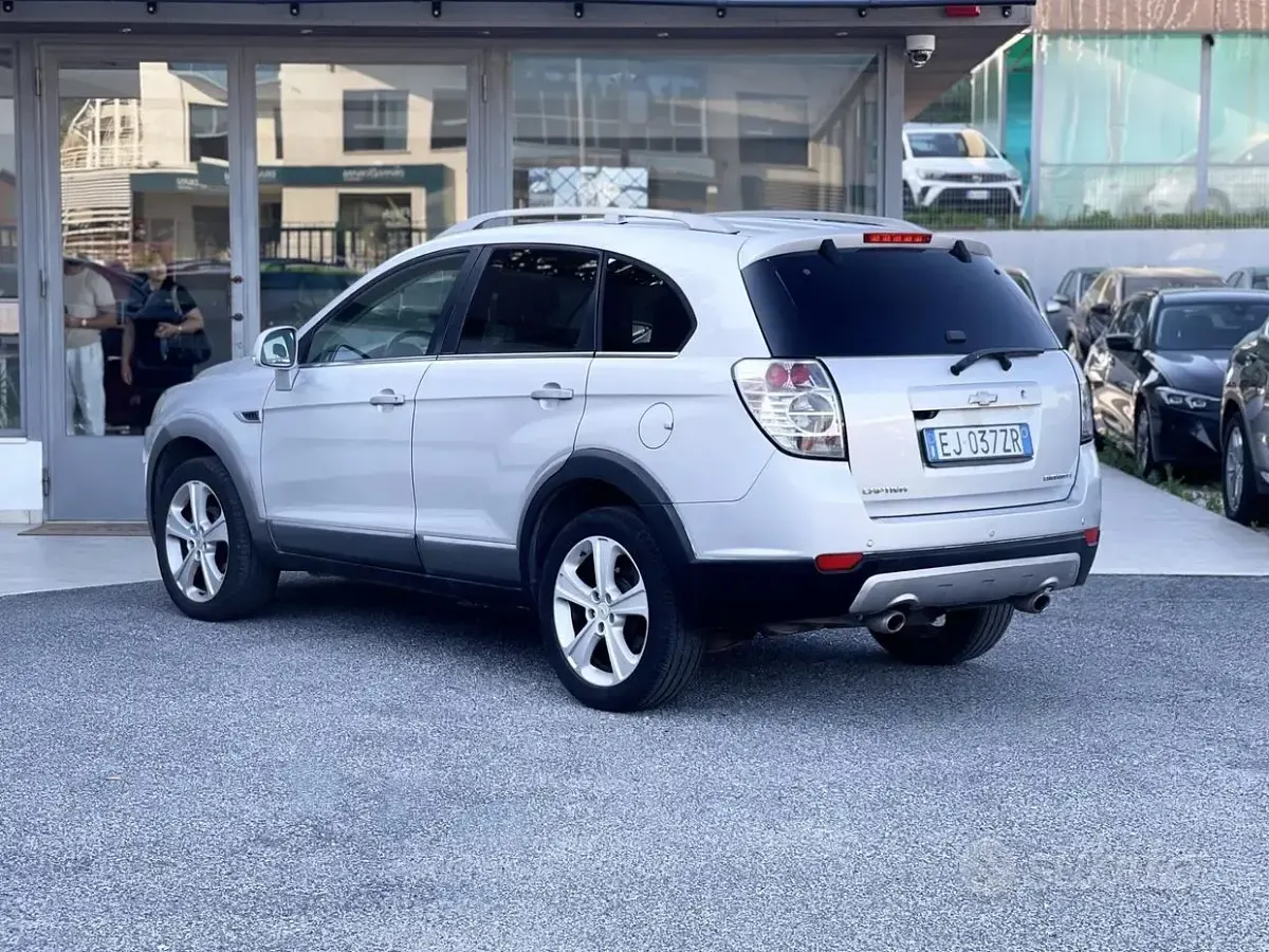 Usata Chevrolet Captiva 184 CV (135 kW) 2011 Grigio SUV