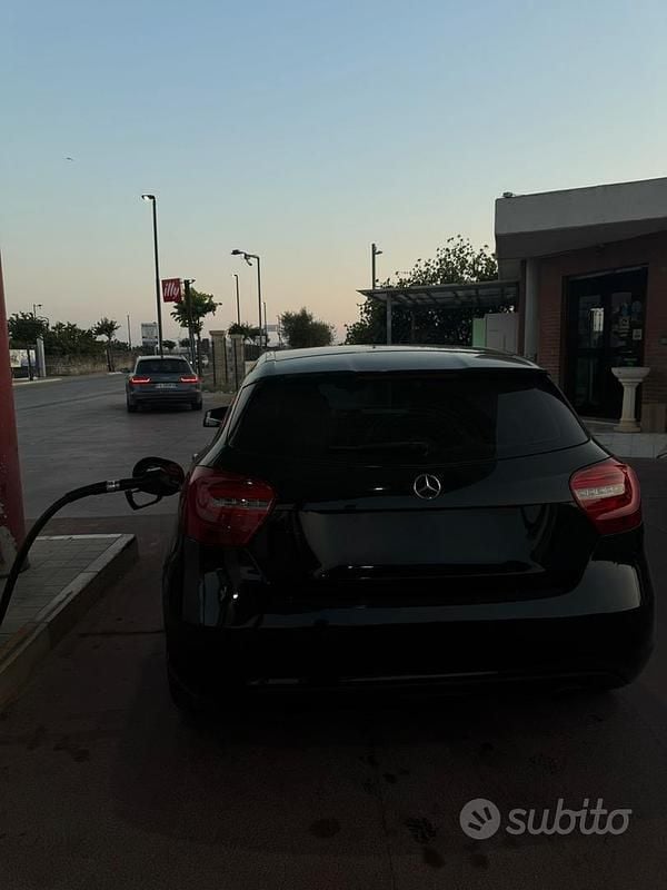 Usata Mercedes A180 110 CV (80 kW) 2014 Nero Utilitaria