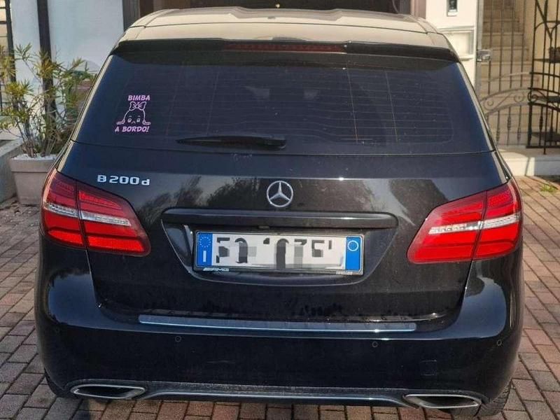 Usata Mercedes B200 136 CV (100 kW) 2018 Nero Monovolume