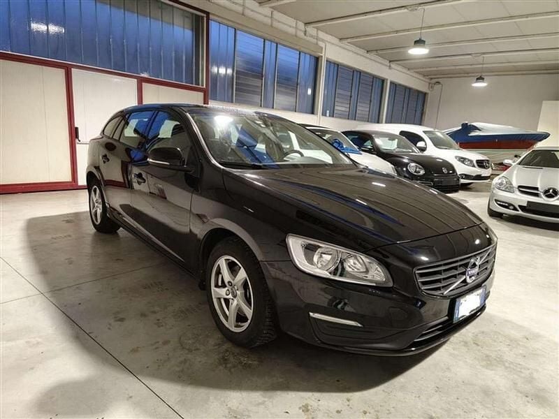 Usata Volvo V60 Kinetic 150 CV (110 kW) 2016 Nero Station wagon