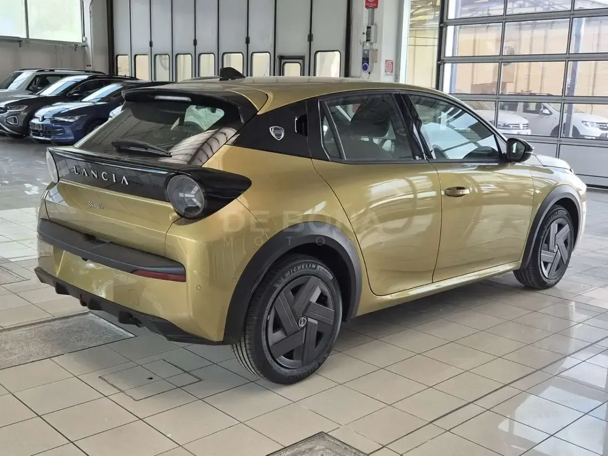 Novo Lancia Ypsilon 110 HP (80 kW) 2026 Dourado Citadino