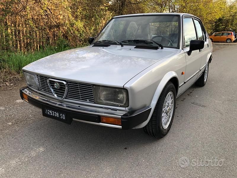 Grigio Usata 1981 Alfa Romeo Alfetta Tre volumi | 8500 € - Immagine 1/4