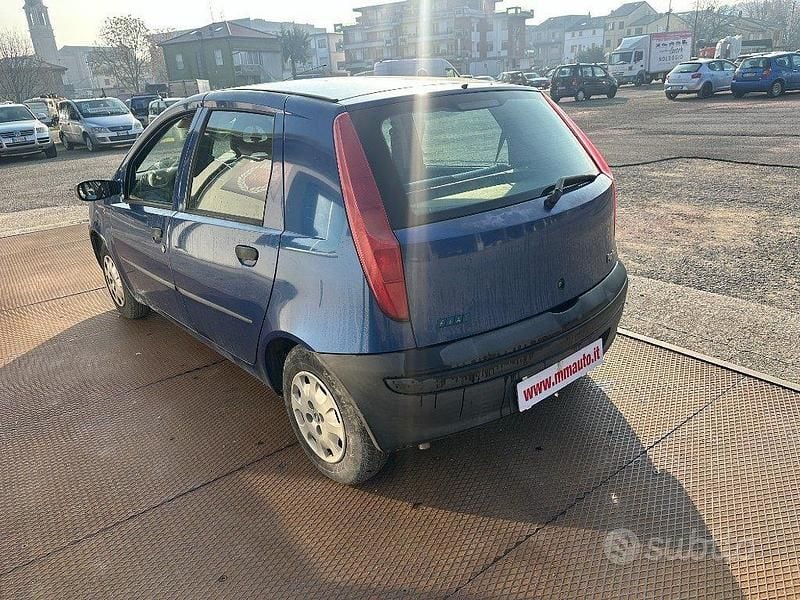 Usata Fiat Punto 60 CV (44 kW) 2000 Blu Berlina
