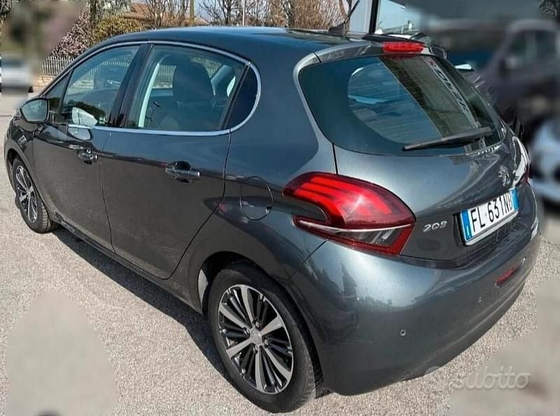 Usata Peugeot 208 Allure 75 CV (55 kW) 2017 Grigio Utilitaria