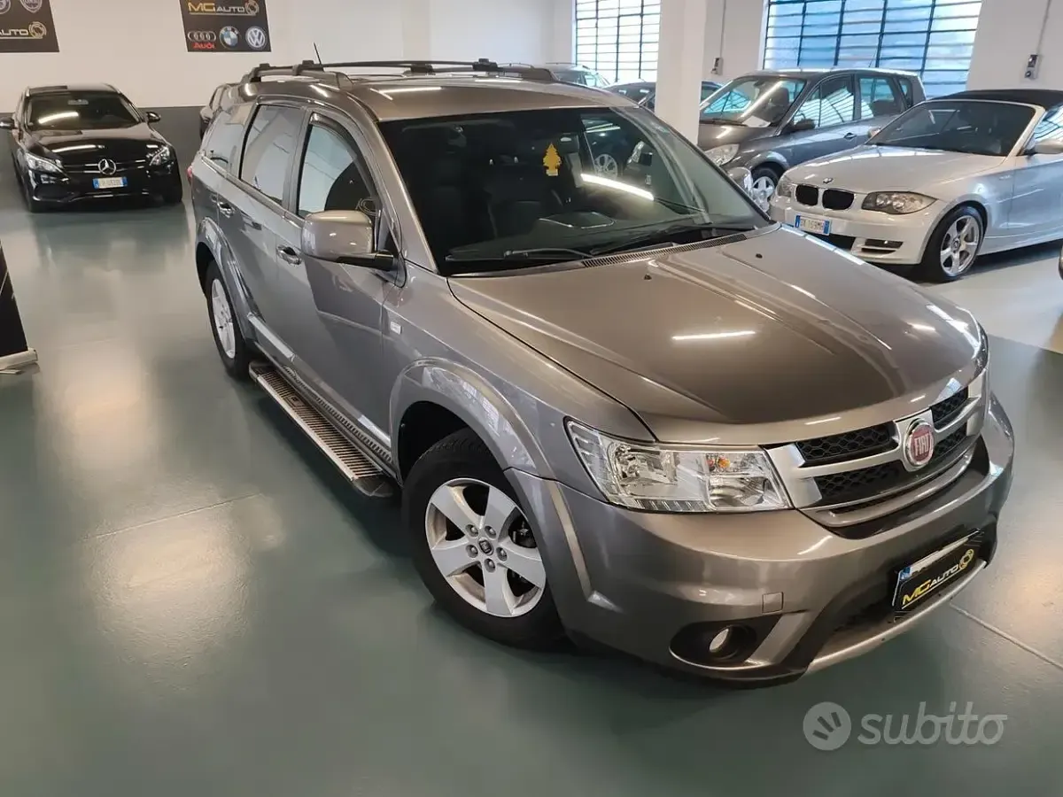 Usata Fiat Freemont 140 CV (102 kW) 2011 Grigio SUV