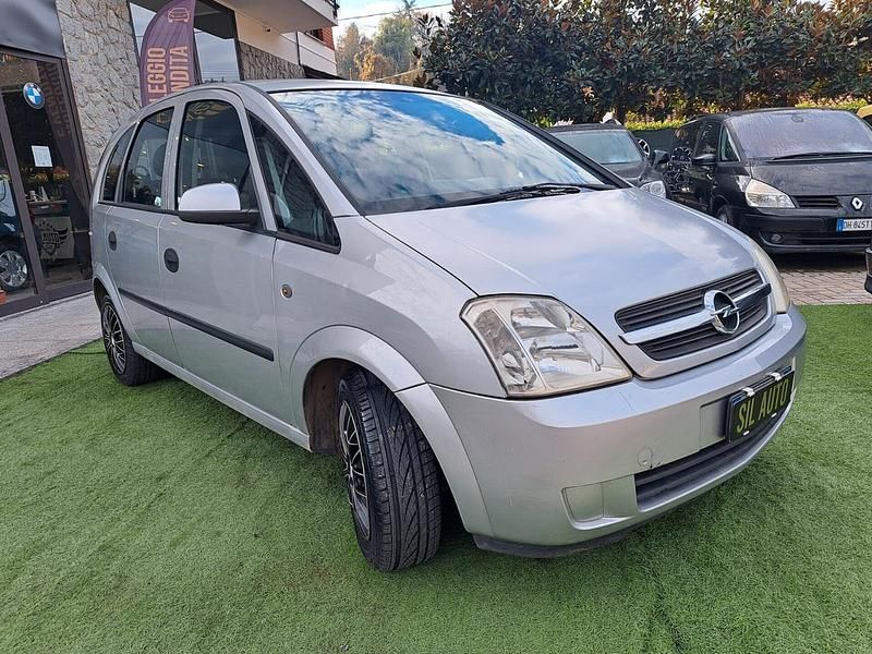 Usata Opel Meriva 101 CV (74 kW) 2003 Argento Monovolume
