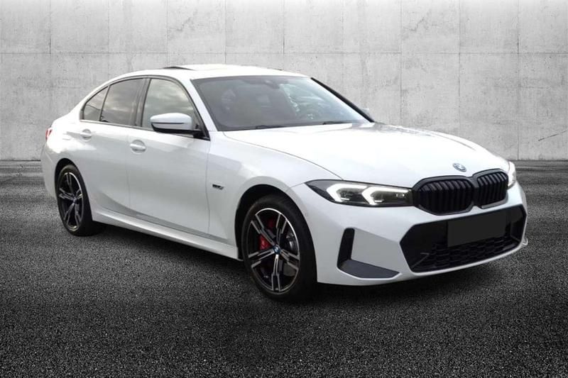 Bianco Usata 2023 BMW 330e M Sport Tre volumi | 46.950 € (Buon prezzo) - Immagine 1/4