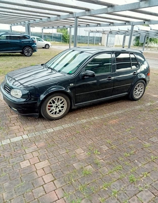 Begagnad VW Golf IV 101 HK (74 kW) 2000 Svart Sedan