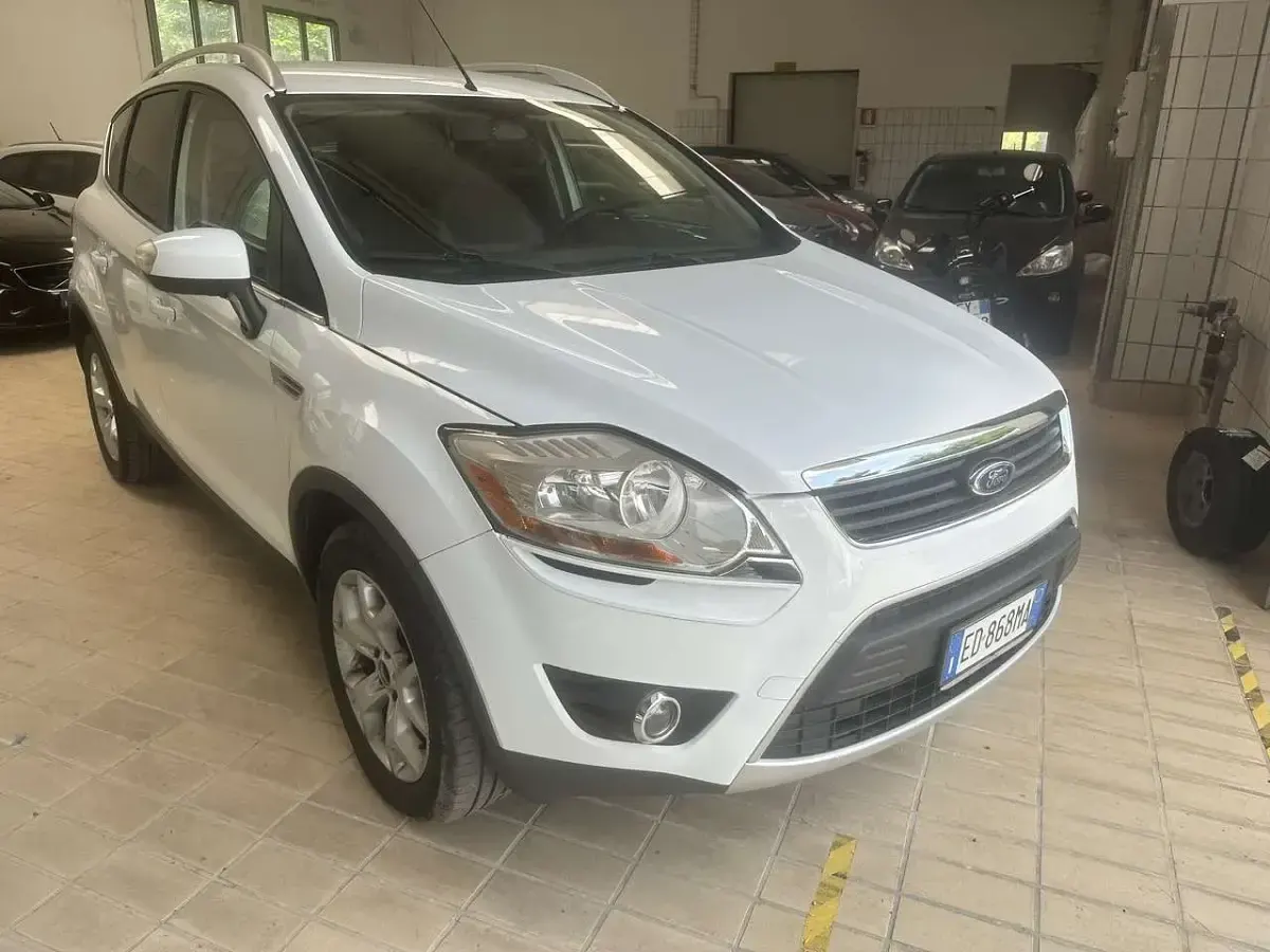 Usata Ford Kuga Titanium 140 CV (102 kW) 2010 Bianco SUV