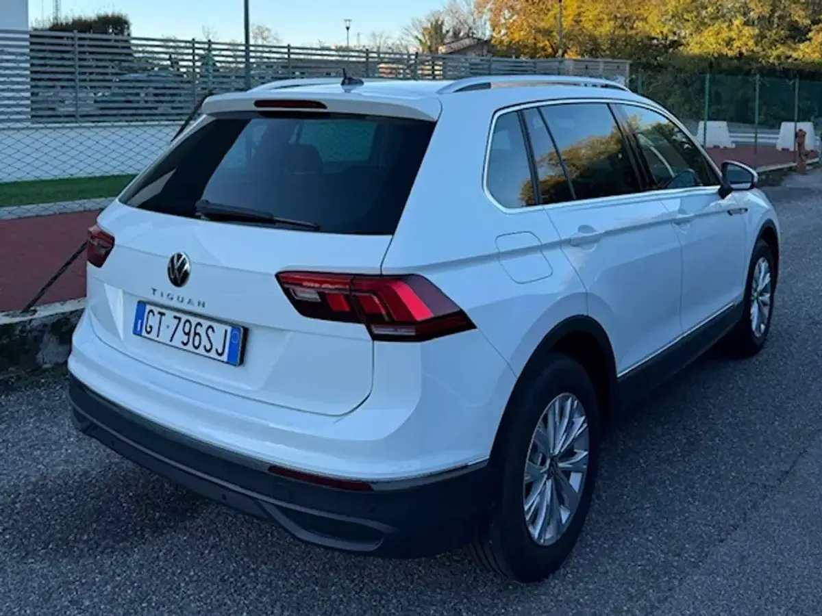 Usata VW Tiguan Life 150 CV (110 kW) 2024 Pure white SUV
