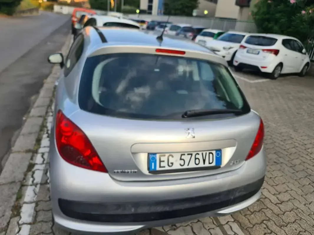 Usata Peugeot 207 Sport 95 CV (69 kW) 2010 Argento Berlina