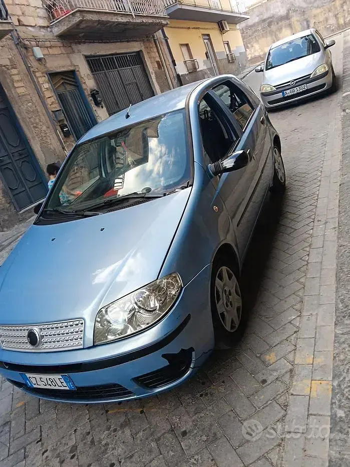 Usata Fiat Punto 69 CV (50 kW) 2006 Bluazzurro Utilitaria