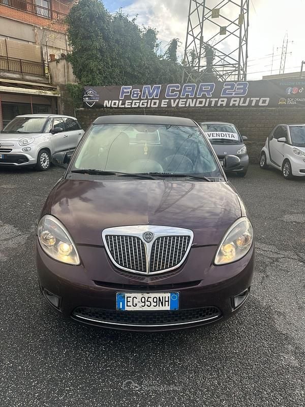 Viola Usata 2011 Lancia Ypsilon Due volumi | 3500 € (Buon prezzo) - Immagine 1/4