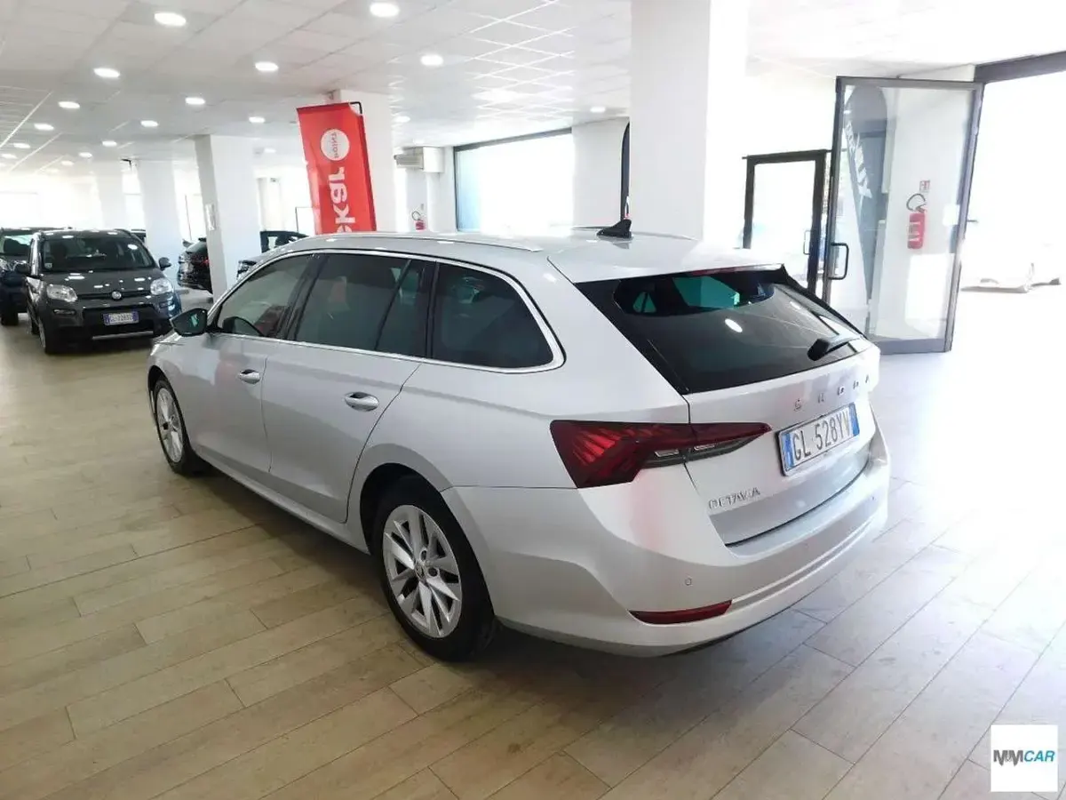 Usata Skoda Octavia Style 116 CV (85 kW) 2023 Grigio chiaro Station wagon