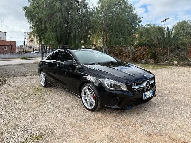 Nero Usata 2014 Mercedes CLA200 Tre volumi | 14.900 € (Buon prezzo) - Immagine 1/4