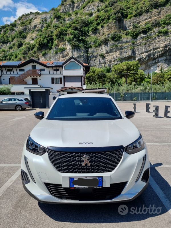 Usata Peugeot 2008 Allure 110 CV (80 kW) 2023 Bianco SUV