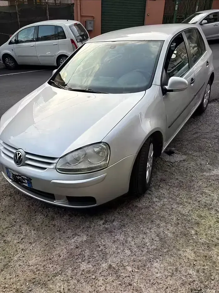 Usata VW Golf V 105 CV (77 kW) 2004 Grigio Utilitaria
