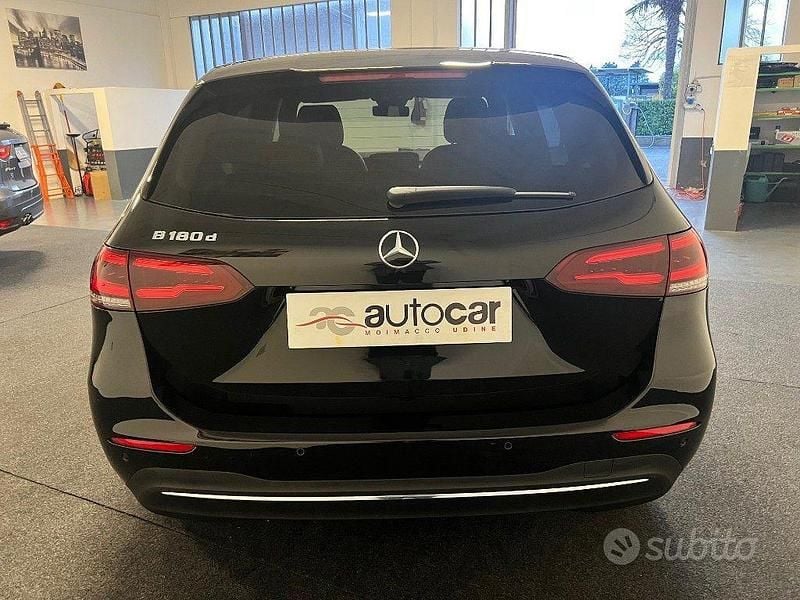 Usata Mercedes B180 Business 116 CV (85 kW) 2022 Nero Monovolume
