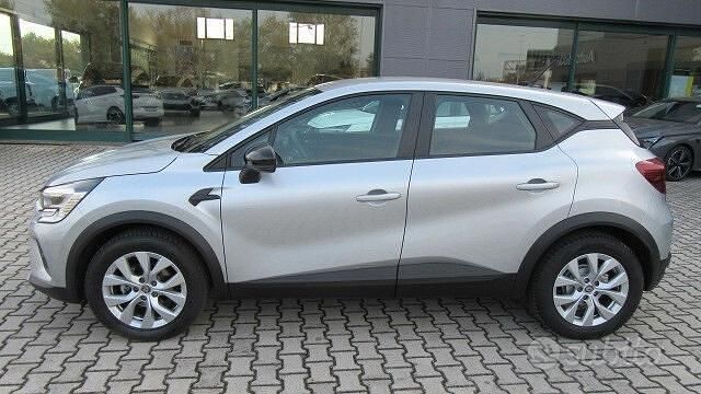 Usata Renault Captur Business 101 CV (74 kW) 2021 Argento SUV