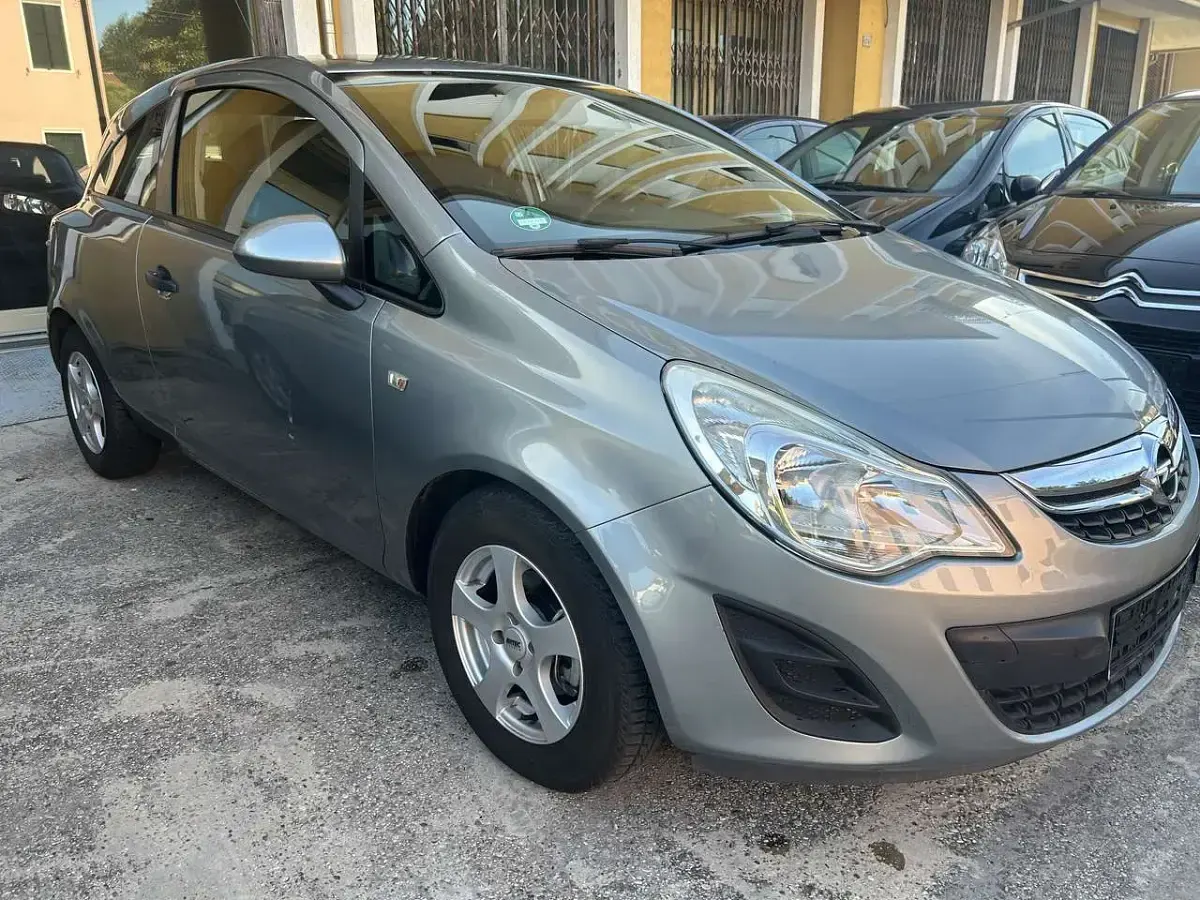 Usata Opel Corsa 69 CV (50 kW) 2011 Grigio Utilitaria
