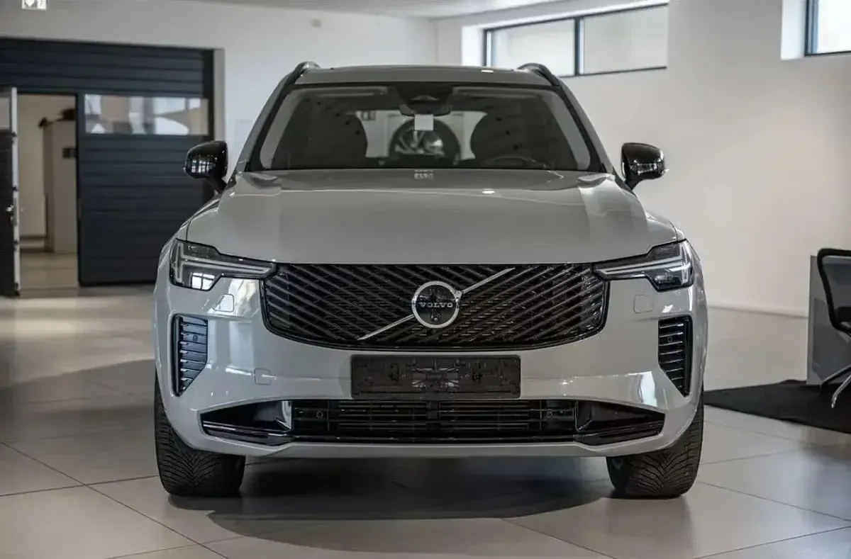 Usata Volvo XC90 Plus 455 CV (334 kW) 2025 Vapour grey SUV