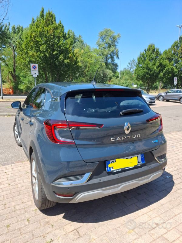 Usata Renault Captur 143 CV (105 kW) 2022 Grigio SUV