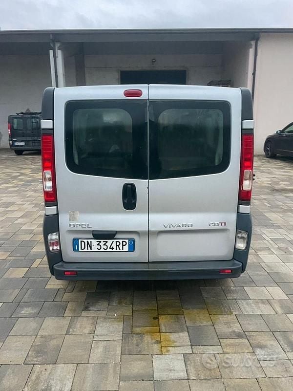 Usata Opel Vivaro 2008 Grigio Monovolume