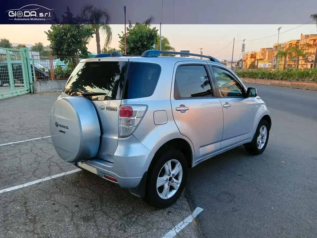 Usata Daihatsu Terios SHO 104 CV (76 kW) 2009 Grigio SUV