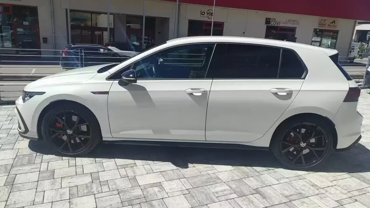 Usata VW Golf VIII GTI 245 CV (180 kW) 2024 Bianco Berlina