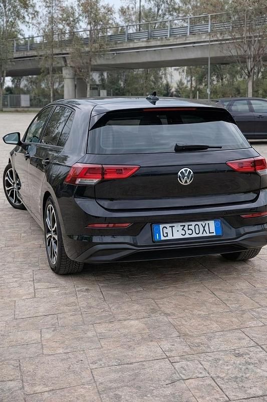 Second-hand VW Golf VII Style 150 CP (110 kW) 2021 Negru Hatchback