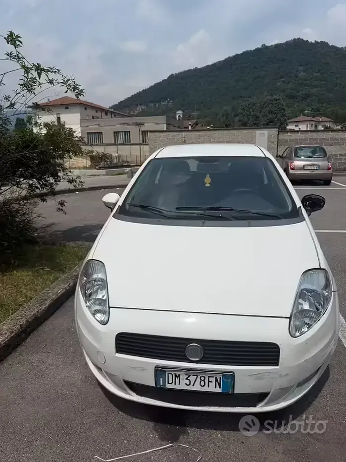 Usata Fiat Grande Punto Sport 90 CV (66 kW) 2008 Bianco Utilitaria