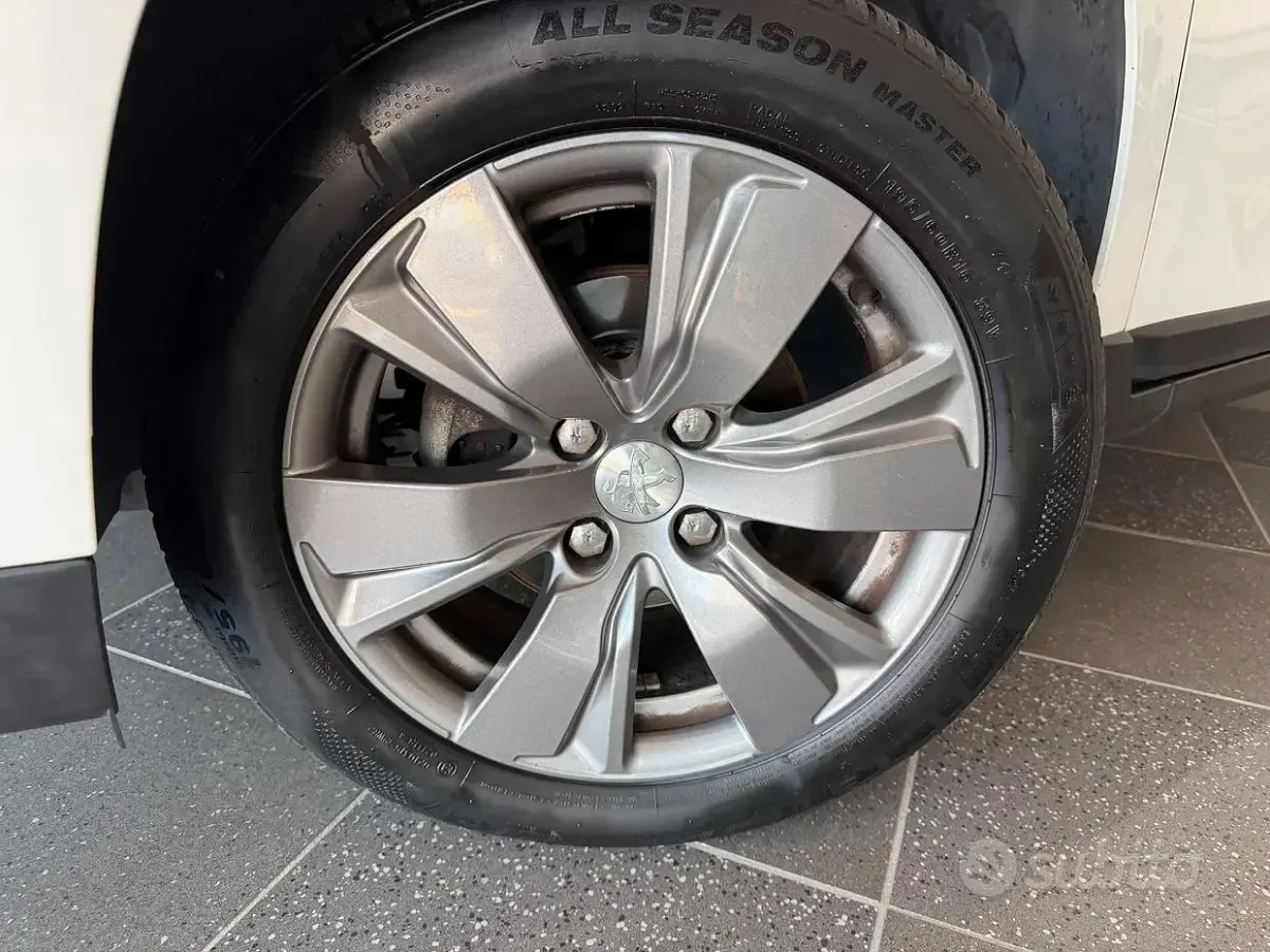 Usata Peugeot 2008 Active 75 CV (55 kW) 2018 Bianco SUV
