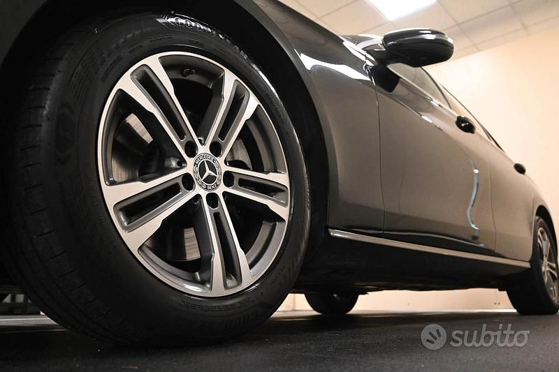Usata Mercedes E220 194 CV (142 kW) 2021 Nero Berlina