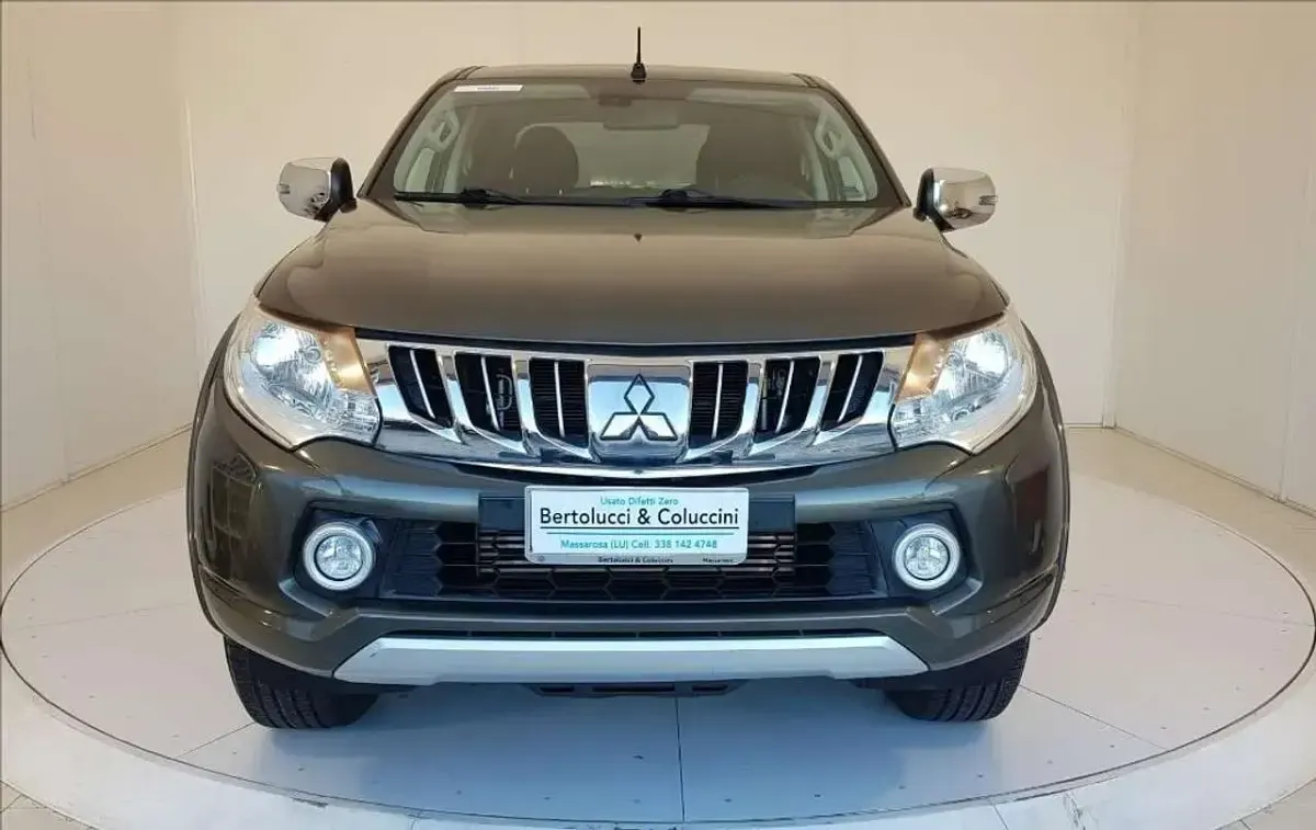 Usata Mitsubishi L200 Intense 154 CV (113 kW) 2017 Grigio metallizzato Pick-up