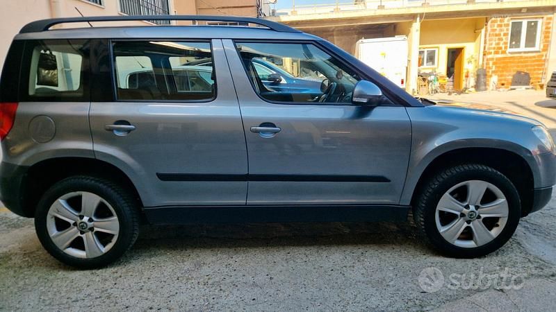Usata Skoda Yeti 105 CV (77 kW) 2012 Blu SUV