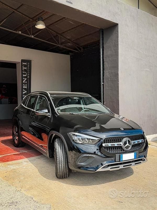 Usata Mercedes GLA200 Advanced Plus 149 CV (109 kW) 2023 Nero SUV