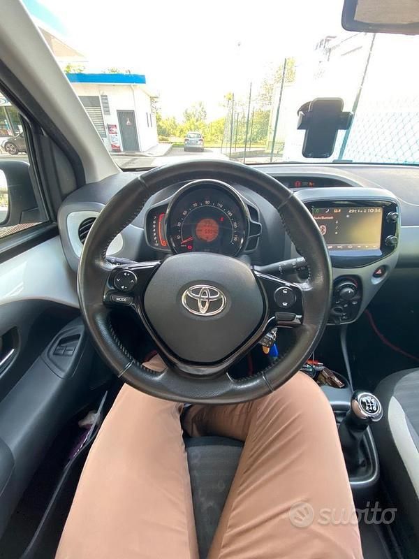 Usata Toyota Aygo 69 CV (50 kW) 2019 Bianco Utilitaria