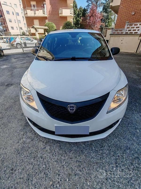 Usata Lancia Ypsilon 69 CV (50 kW) 2018 Bianco Utilitaria