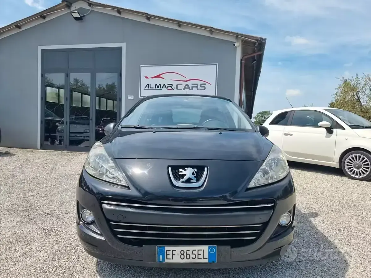 Usata Peugeot 207 Access 68 CV (50 kW) 2011 Nero Berlina
