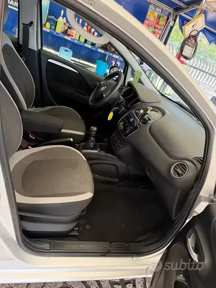 Usata Fiat Punto Evo Dynamic 70 CV (51 kW) 2012 Grigio Utilitaria