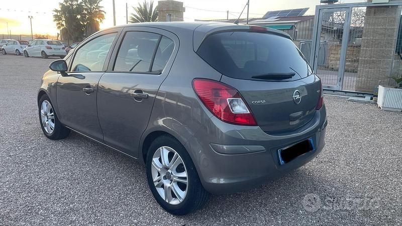 Usata Opel Corsa Cosmo 75 CV (55 kW) 2011 Marrone Utilitaria