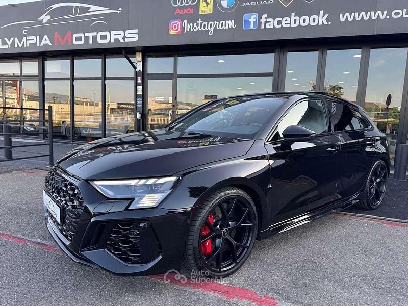 Nero Usata 2024 Audi RS3 Ambiente Tre volumi | 61.890 € (Buon prezzo) - Immagine 1/4