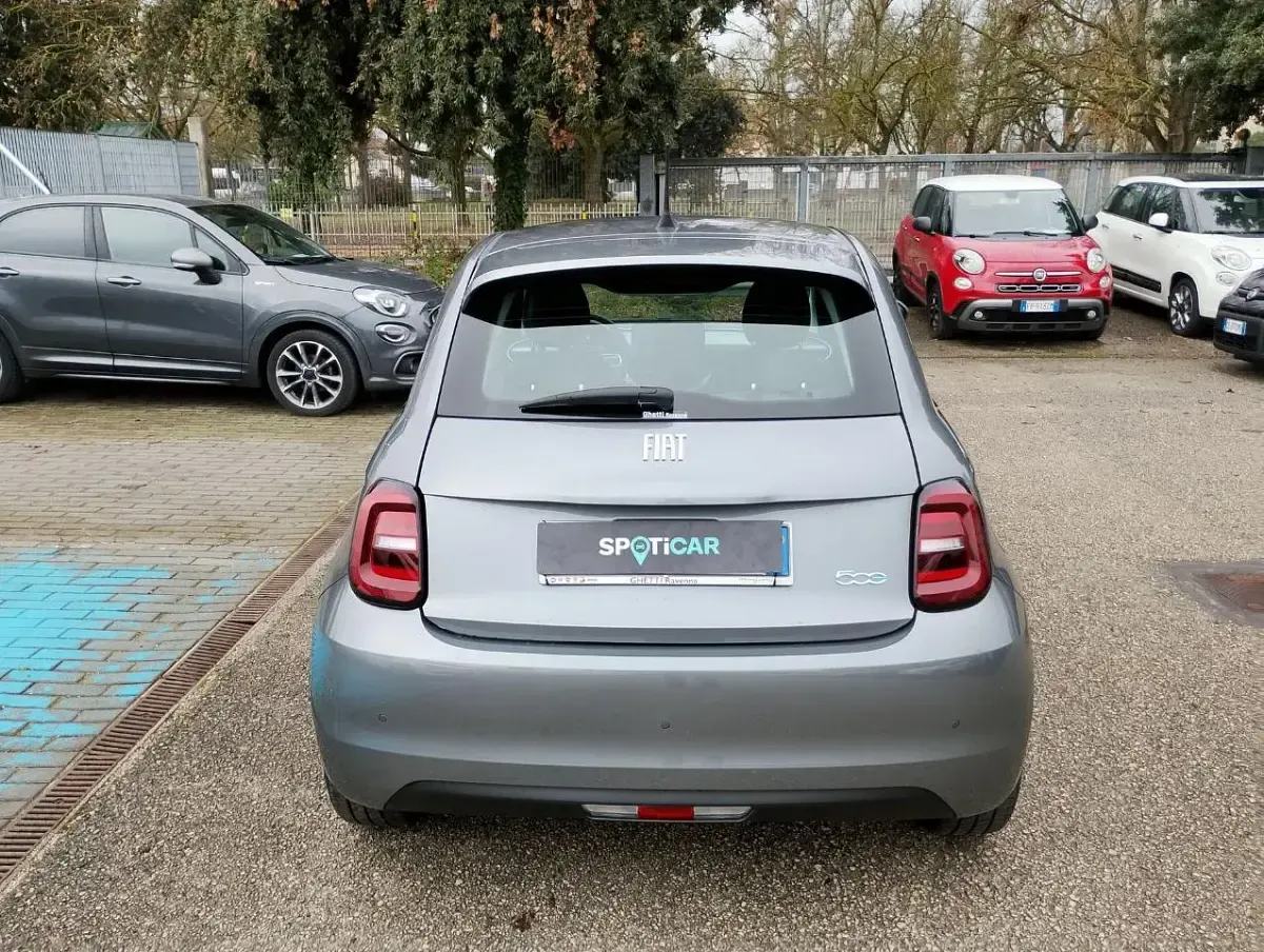 Usata Fiat 500e Icon 86 kW (118 CV) 2021 Grigio Berlina