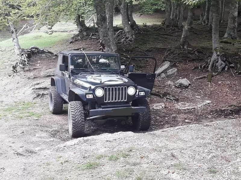Usata Jeep Wrangler Sport 177 CV (130 kW) 1998 Nero SUV