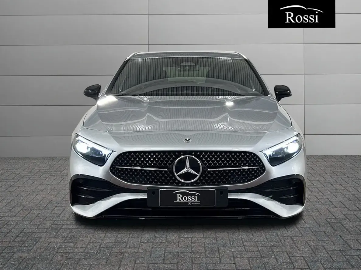 Nuova Mercedes A180 116 CV (85 kW) 2025 Grigio montagna Berlina