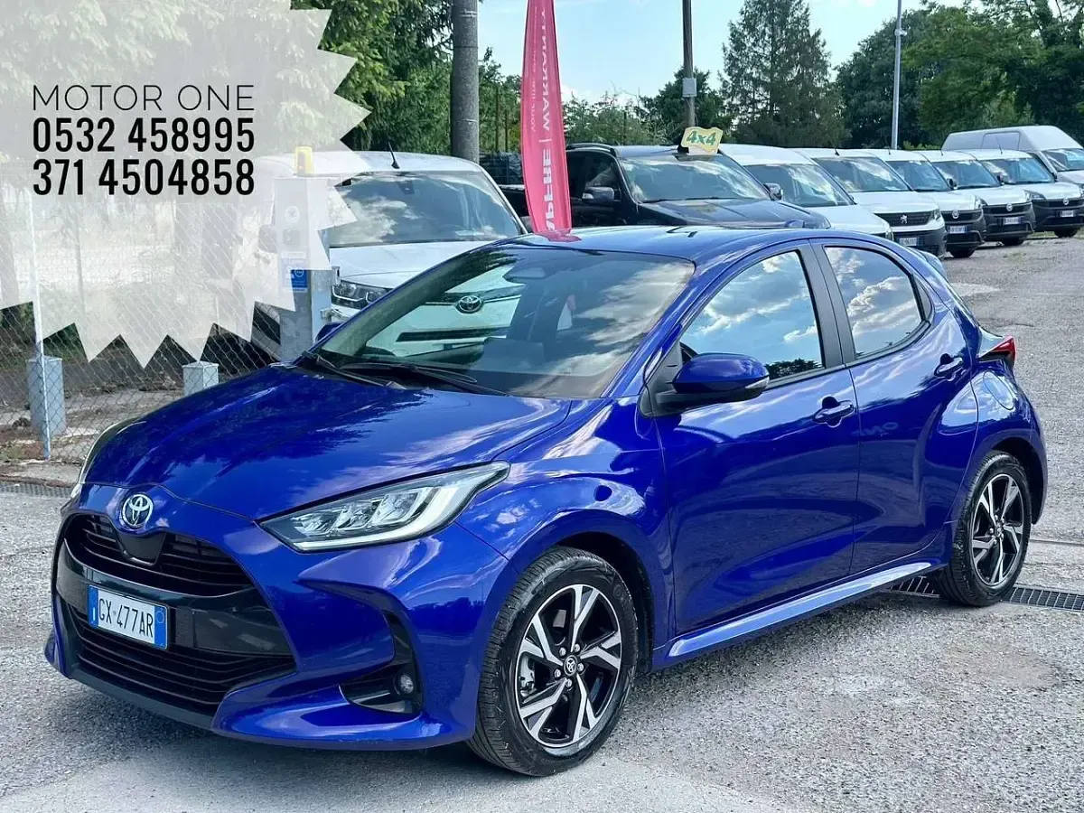 Usata Toyota Yaris Hybrid Trend 116 CV (85 kW) 2024 Blu Berlina