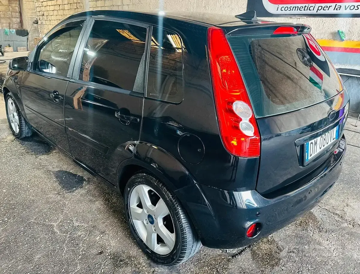 Usata Ford Fiesta 75 CV (55 kW) 2008 Nero Utilitaria