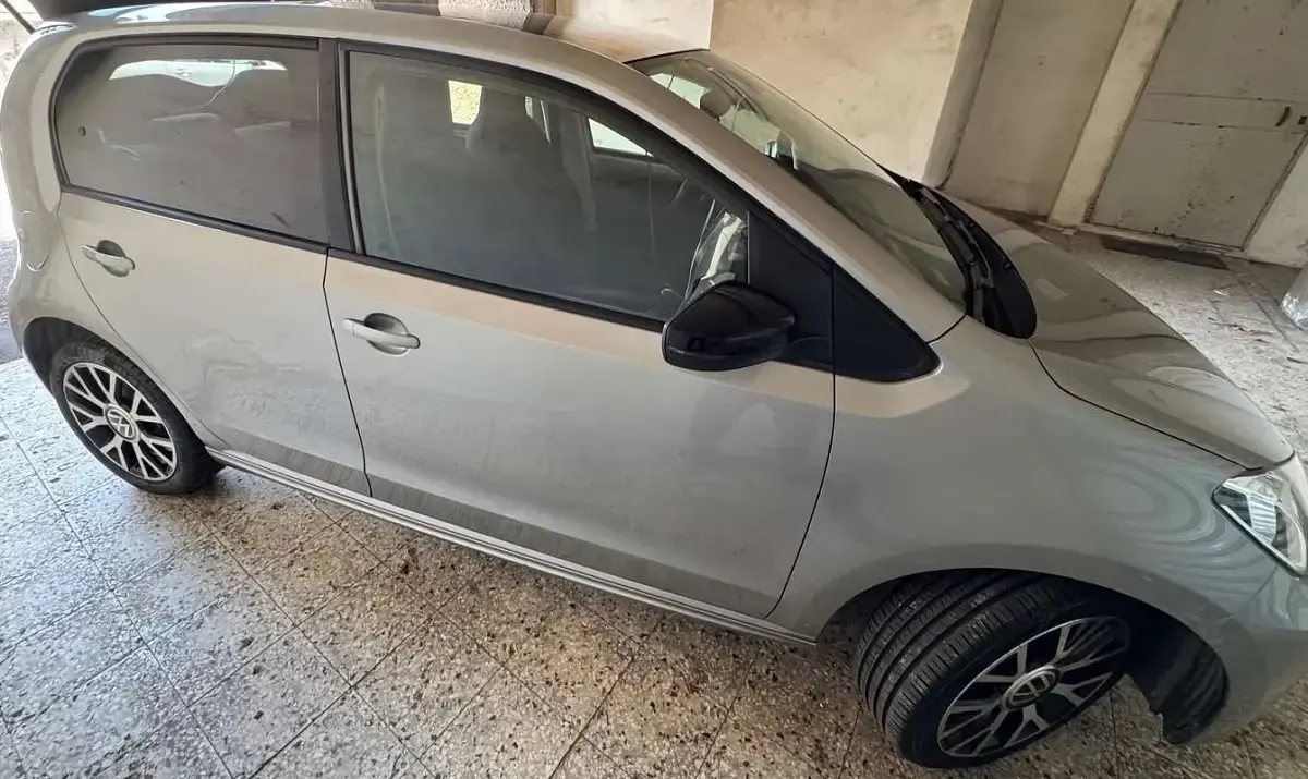Usata VW e-up! 61 kW (83 CV) 2021 Argento Utilitaria